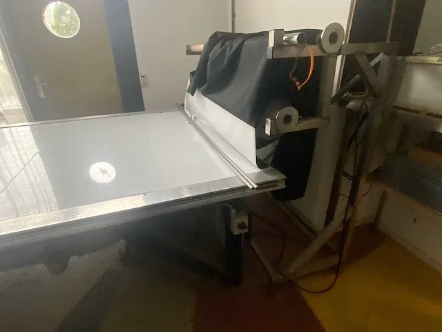 Gerber - cutter dcs-2500 - stoffen snijmachine met tafel - 2001 - afbeelding 32 van  35
