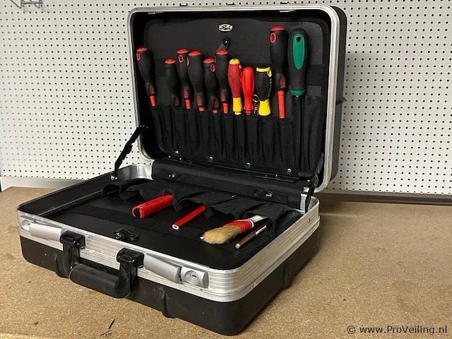 Gereedschap koffer met divers handgereedschap - afbeelding 1 van  3