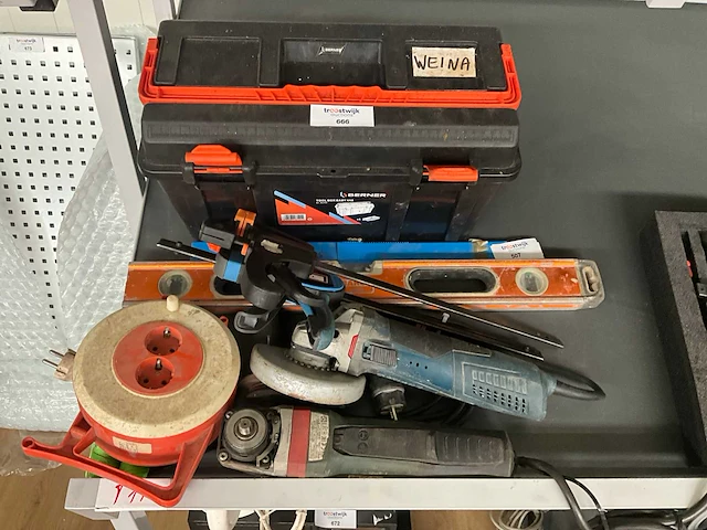 Gereedschap - afbeelding 1 van  3
