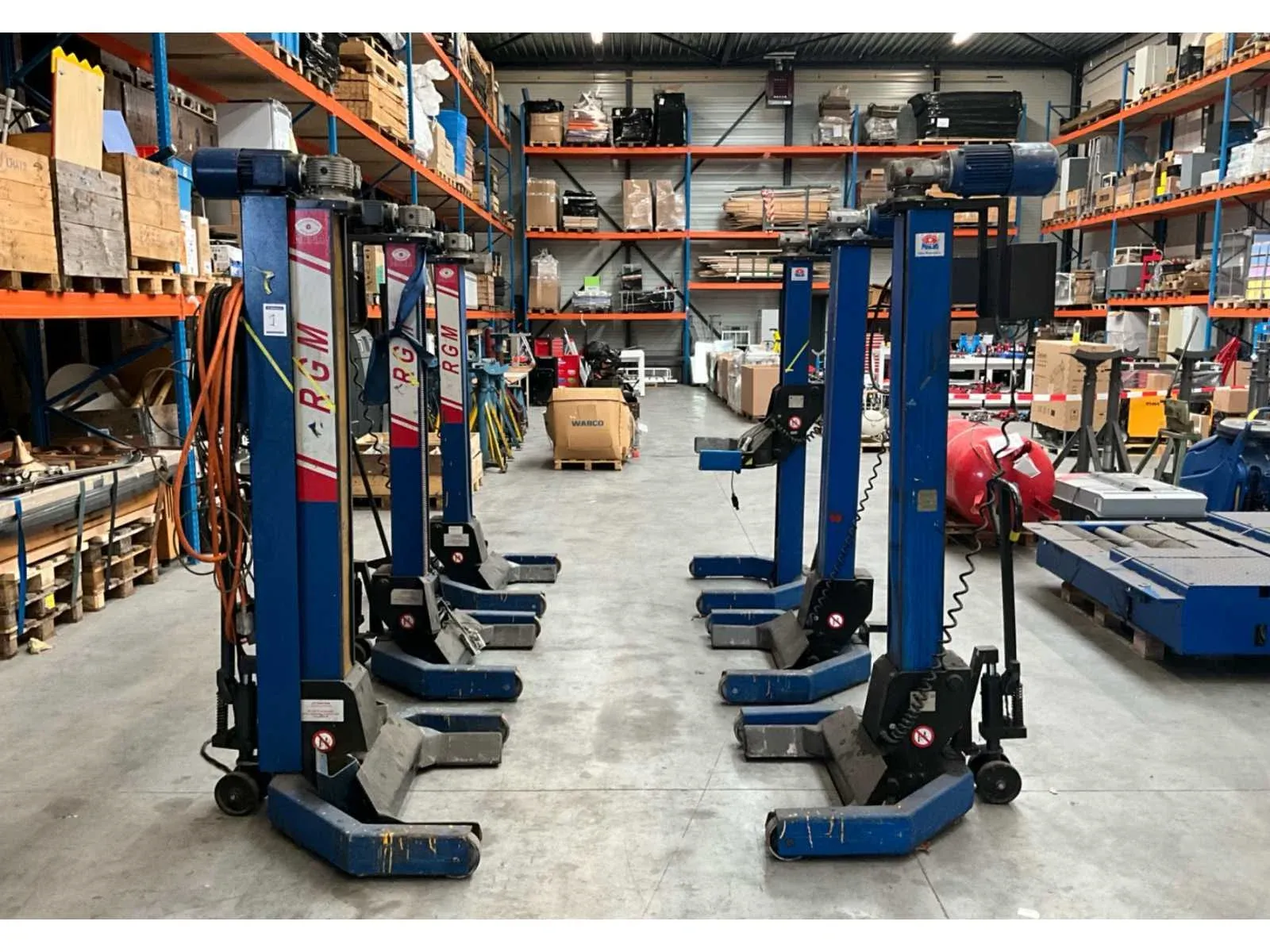 Gereedschappen en garage inventaris bussen