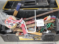 Gereedschappen in gereedschapskist. - afbeelding 2 van  2