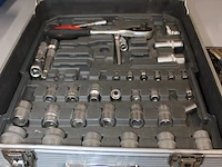Gereedschappen in gereedschapskoffer. - afbeelding 2 van  2