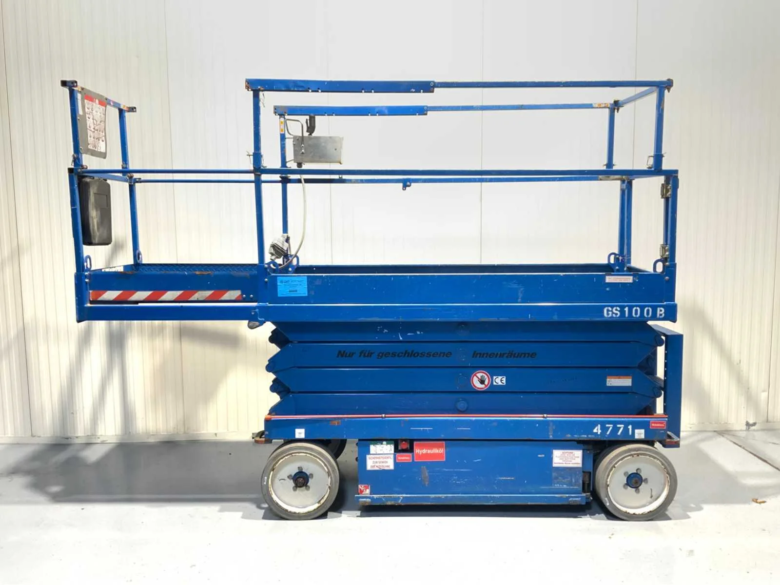 Gereedschappen, vorkheftrucks, stapelaars en schoonmaakmachines