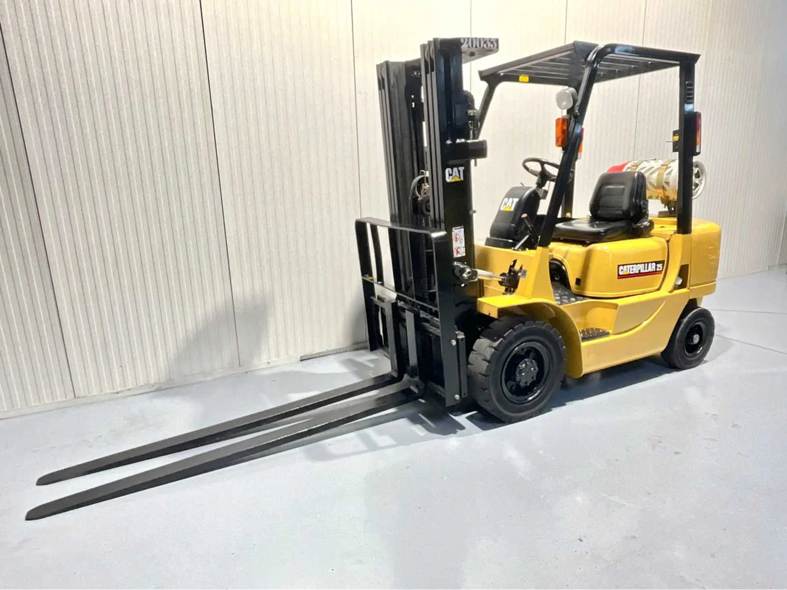 Gereedschappen, vorkheftrucks, stapelaars en schoonmaakmachines