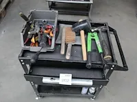 Gereedschappenwagentje met diverse gereedschappen - afbeelding 2 van  2