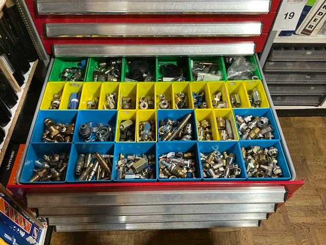 Gereedschapskast met las- en luchtbenodigdheden - afbeelding 8 van  10