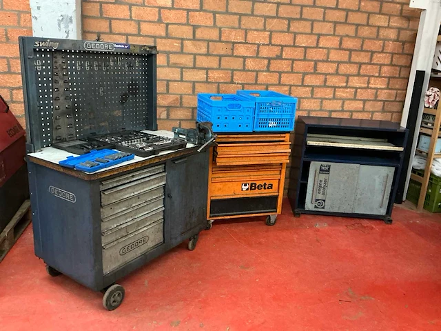 Gereedschapskist gedore en beta met inhoud en extra gereedschap en kast - afbeelding 1 van  8