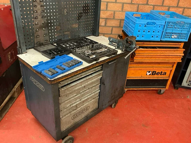 Gereedschapskist gedore en beta met inhoud en extra gereedschap en kast - afbeelding 2 van  8