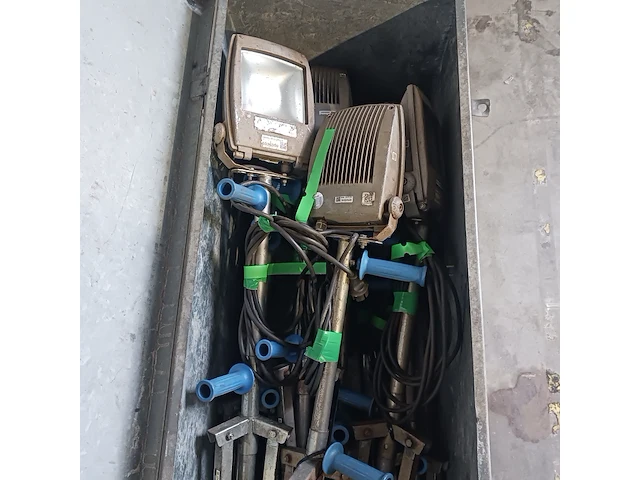 Gereedschapskist met 8x bouwlamp - afbeelding 8 van  20