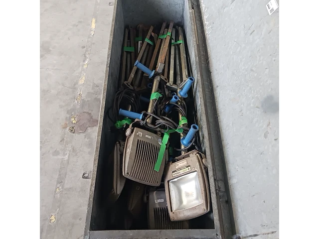 Gereedschapskist met 8x bouwlamp - afbeelding 9 van  20