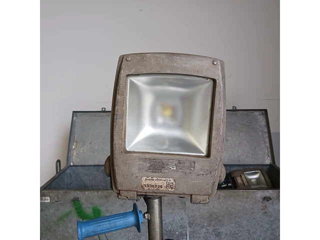 Gereedschapskist met 8x bouwlamp - afbeelding 10 van  20