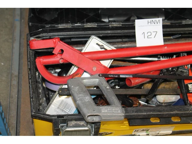 Gereedschapskist met diverse gereedschappen. - afbeelding 2 van  3