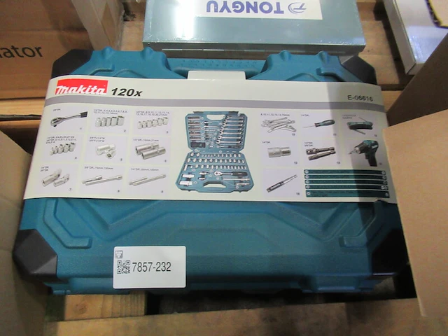 Gereedschapskoffer gevuld makita, e-06616 - afbeelding 1 van  1