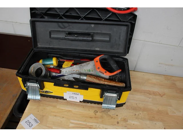 Gereedschapskoffer stanley met diverse gereedschappen. - afbeelding 2 van  3