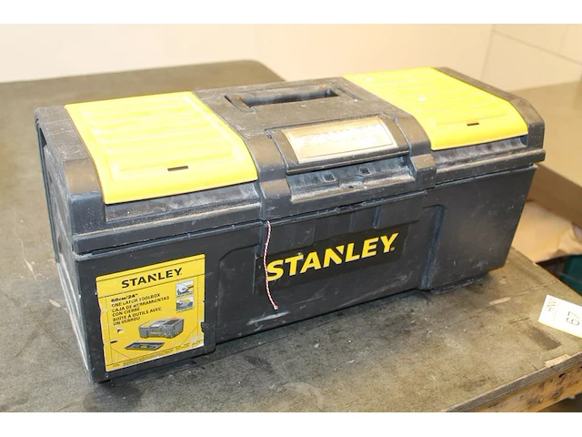 Gereedschapskoffer stanley met schilder- en montage-spullen. - afbeelding 1 van  3