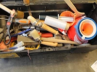 Gereedschapskoffer stanley met schilder- en montage-spullen. - afbeelding 3 van  3