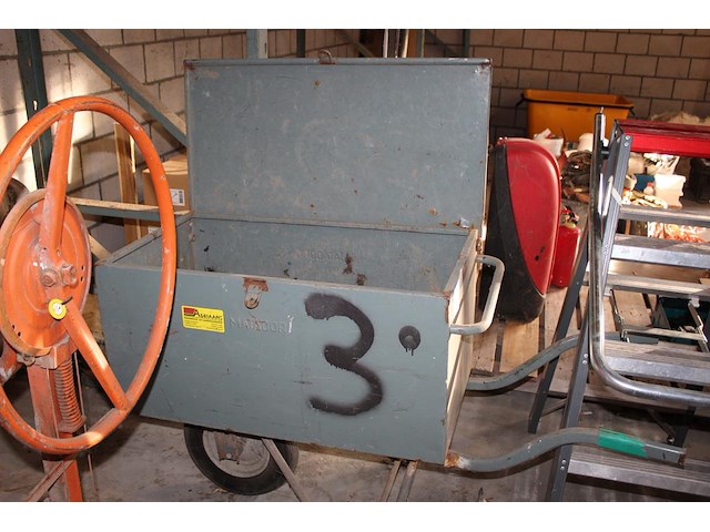 Gereedschapskruiwagen. - afbeelding 2 van  2