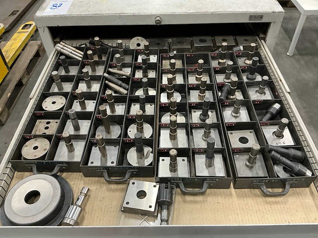 Gereedschapsladenkast met meetgereedschappen - afbeelding 9 van  10