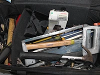 Gereedschapstas met diverse gereedschappen w.o. hamers, schroevendraaiers, zaag en multimeter. - afbeelding 3 van  3