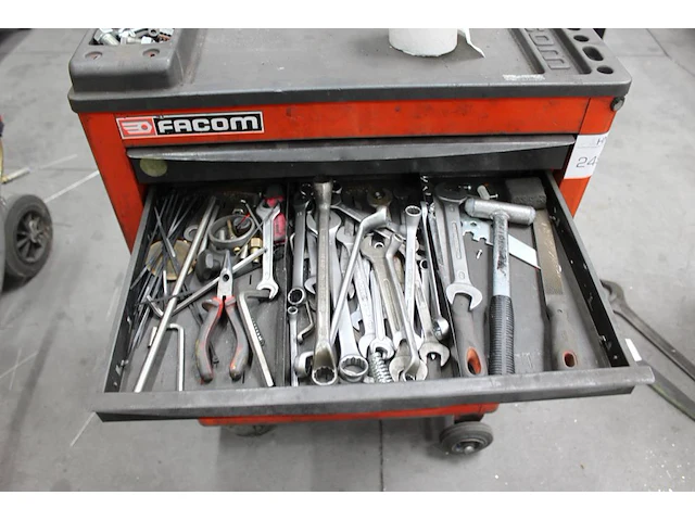 Gereedschapswagen facom chrono 5 gevuld met divers gereedschap w.o. hamers, sleutels, schroevendraaiers, ta... - afbeelding 3 van  6