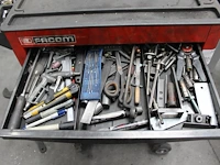 Gereedschapswagen facom chrono 5 gevuld met divers gereedschap w.o. vijlen, sleutels, schroevendraaiers, ta... - afbeelding 2 van  7