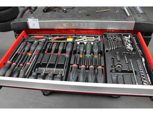 Gereedschapswagen facom gevuld met tangen, sleutels, doppenset, schroevendraaiers, inbusset enz. - afbeelding 2 van  9