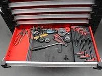 Gereedschapswagen facom gevuld met tangen, sleutels, doppenset, schroevendraaiers, inbusset enz. - afbeelding 7 van  9
