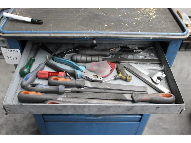 Gereedschapswagen gedore gevuld met divers gereedschap w.o. hamers, steeksleutels, tangen, schroevendraaie... - afbeelding 3 van  6