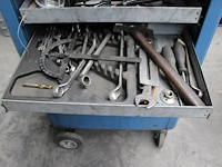 Gereedschapswagen gedore gevuld met divers gereedschap w.o. hamers, steeksleutels, tangen, schroevendraaie... - afbeelding 5 van  6