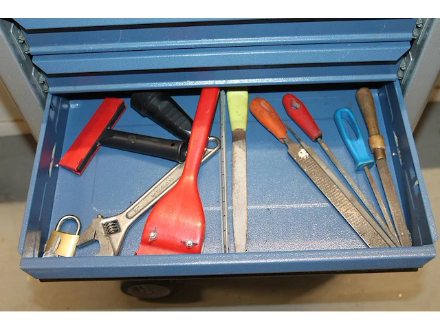 Gereedschapswagen gedore met handgereedschappen. - afbeelding 1 van  10