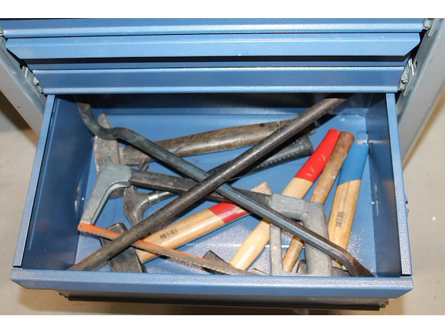 Gereedschapswagen gedore met handgereedschappen. - afbeelding 8 van  10