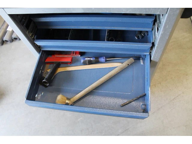 Gereedschapswagen gedore met handgereedschappen. - afbeelding 5 van  6