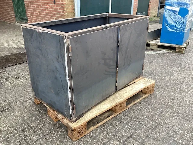 Gereedschapswagen in opbouw - afbeelding 2 van  9