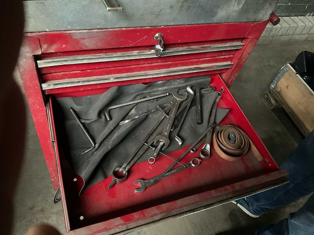 Gereedschapswagen met inhoud - afbeelding 3 van  7