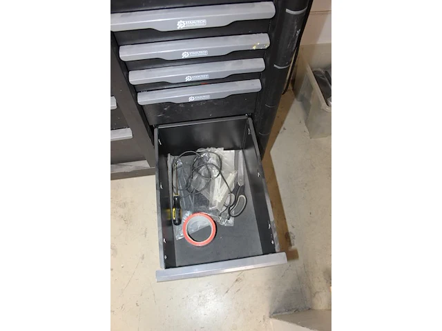 Gereedschapswagen / werktafel stahltech gevuld met gereedschappen w.o. sleutels, doppensets, schroevendraa... - afbeelding 6 van  14