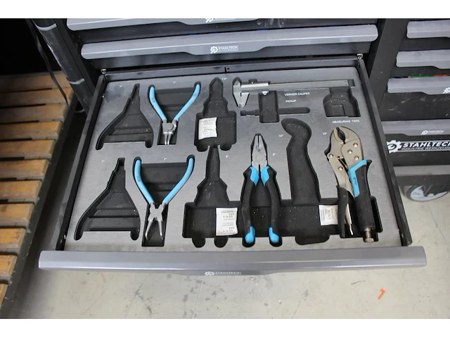 Gereedschapswagen / werktafel stahltech gevuld met gereedschappen w.o. sleutels, doppensets, schroevendraa... - afbeelding 11 van  14