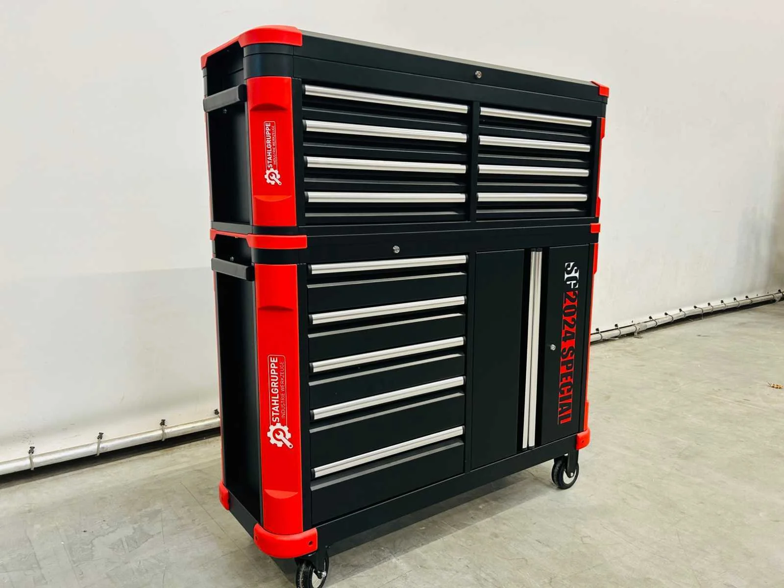 Gereedschapswagens, logistieke transportmiddelen, kasten en reinigingsmachines