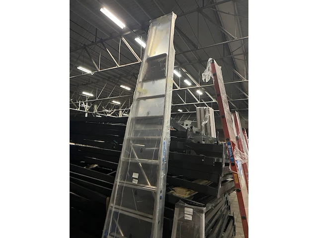 Geribbelde staande sportladder met 10 treden zarges, meistertritt s 40479 - afbeelding 2 van  4