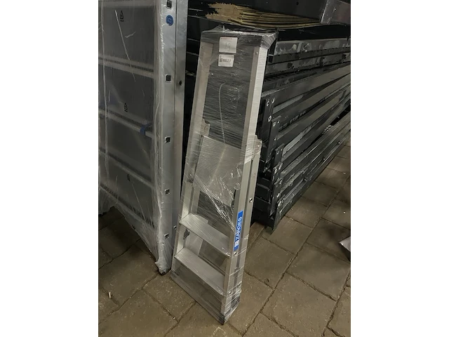 Geribbelde staande sportladder met 3 treden zarges, nova s 42453 - afbeelding 2 van  2