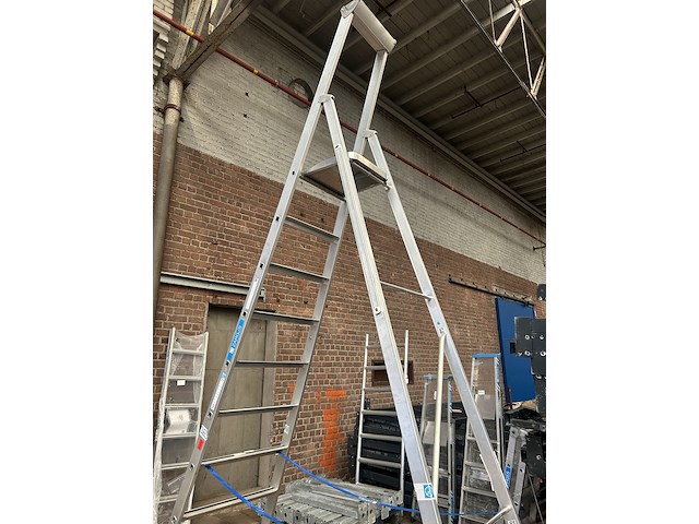 Geribbelde staande sportladder met starre verbinding 10 treden verrijdbaar zarges, meistertritt s 40479, 8203, 8832 - afbeelding 8 van  9