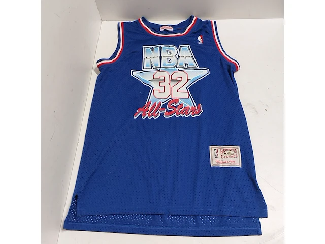 Gesigneerd basketbalshirt " magic johnson " , nba 32 all-stars - afbeelding 1 van  10
