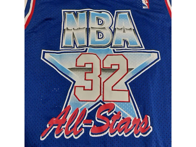 Gesigneerd basketbalshirt " magic johnson " , nba 32 all-stars - afbeelding 3 van  10