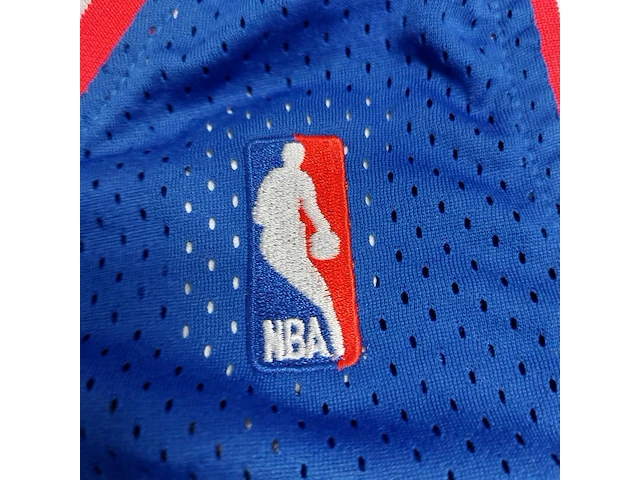 Gesigneerd basketbalshirt " magic johnson " , nba 32 all-stars - afbeelding 4 van  10