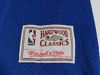 Gesigneerd basketbalshirt " magic johnson " , nba 32 all-stars - afbeelding 6 van  10