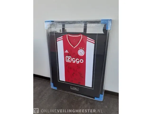 Gesigneerd en ingelijst ajax thuis shirt - afbeelding 2 van  7