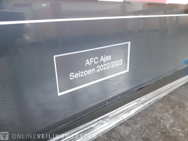 Gesigneerd en ingelijst ajax thuis shirt - afbeelding 5 van  7