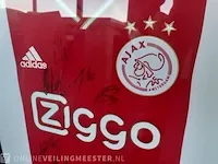Gesigneerd en ingelijst ajax thuis shirt - afbeelding 6 van  7