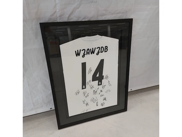 Gesigneerd " real madrid " shirt in lijst - afbeelding 1 van  9