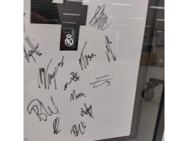 Gesigneerd " real madrid " shirt in lijst - afbeelding 8 van  9