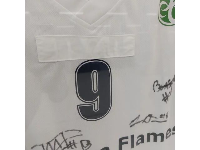 Gesigneerd shirt " gasterra flames " ingelijst - afbeelding 10 van  12